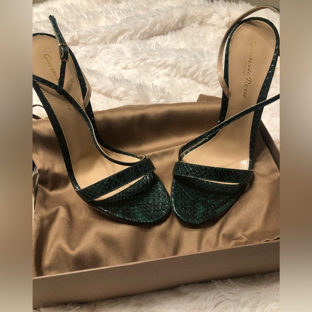 Gianvito Rossi python limited edition heels!⚡️